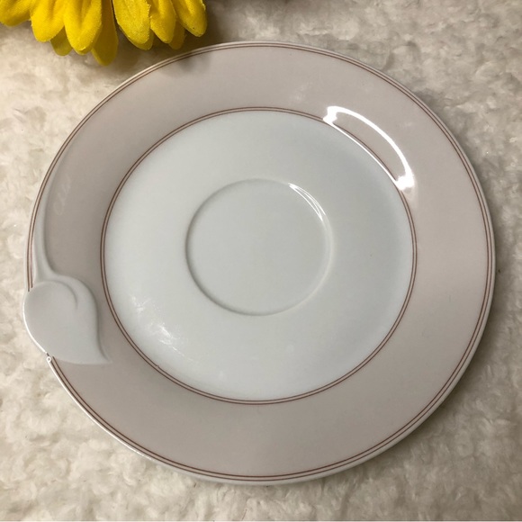 Hutschenreuther's, Fontaine "Chloe" Fleuron Footed Demitasse Teacup & Saucer Set - Picture 6 of 14